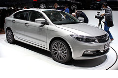 Фото Qoros 3 Sedan